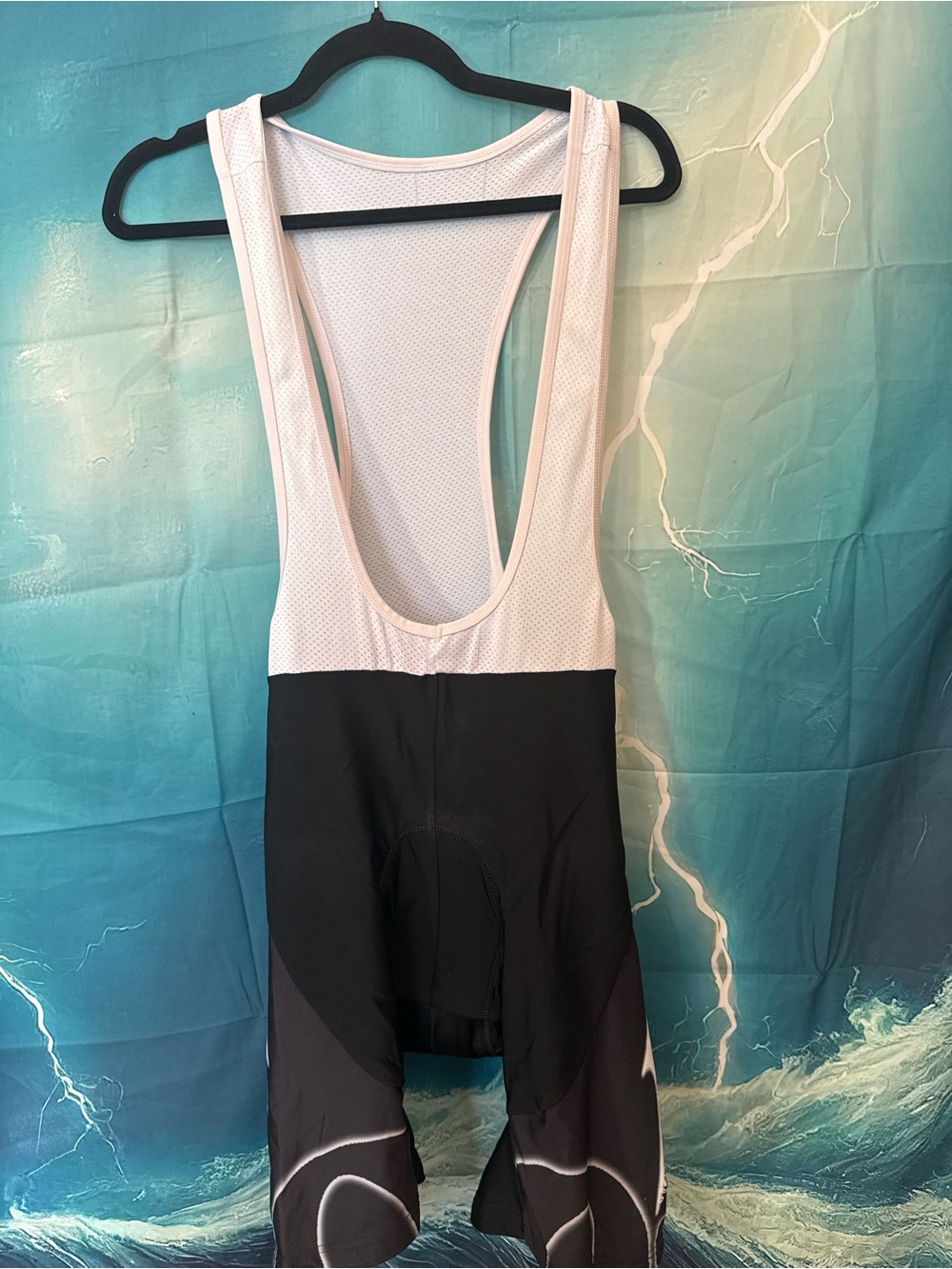 Pearl Izumi Black and White Men's Cycling Set with Abstract Graphic - Picture 4 of 9